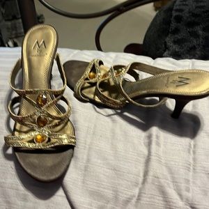 Gold dress shoe